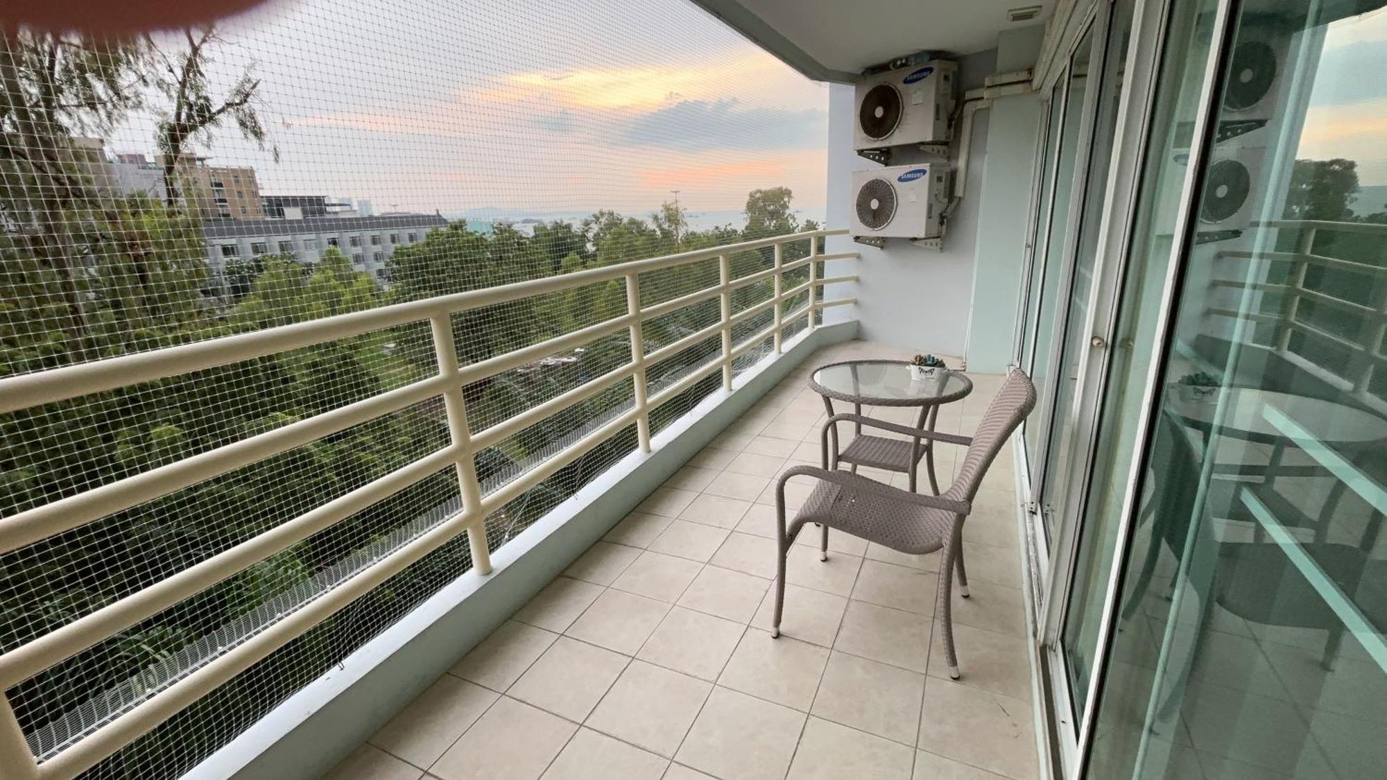 View Talay 6 Pattaya Beach By Anatolia Condo Suite Exterior foto