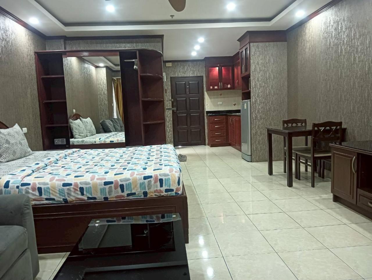 View Talay 6 Pattaya Beach By Anatolia Condo Suite Exterior foto